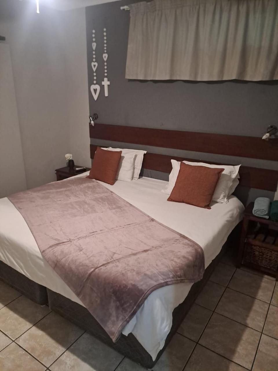 Honey Bee Guest house Rustenburg